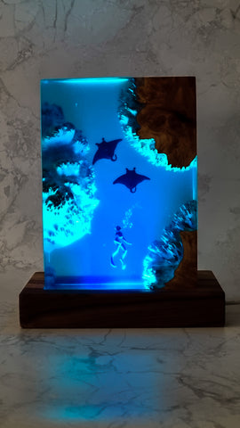 Underwater Lamp with manta rays and scuba diver