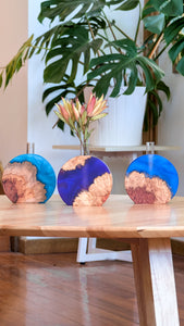 Round vase from Burl and Resin