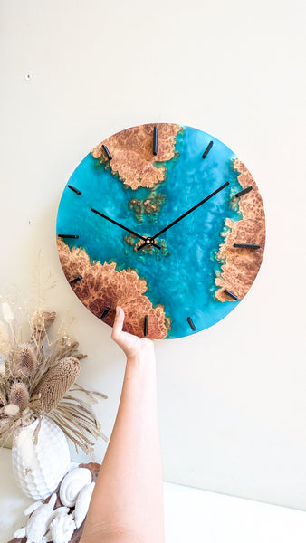 40cm Wood and resin wall clock