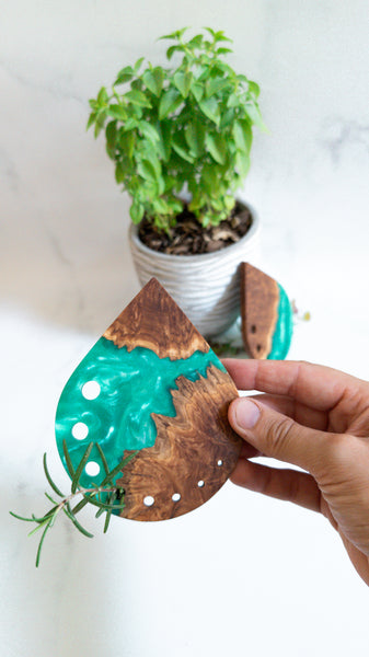 Wood and Resin Herb Stripper