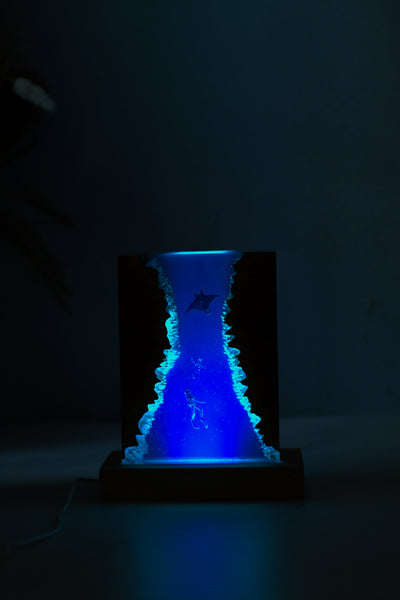 Underwater Lamp with manta ray and scuba diver